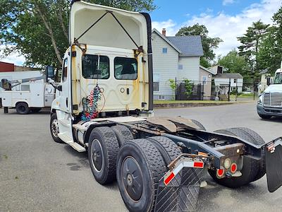 Used 2019 Freightliner Cascadia Detroit Diesel DD15 Semi Truck for sale #823050 - photo 2