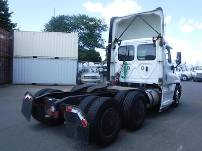 Used 2019 Freightliner Cascadia Detroit Diesel DD15 Semi Truck for sale #823563 - photo 2