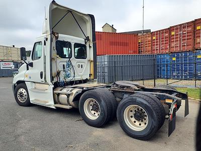 Used 2019 Freightliner Cascadia Detroit Diesel DD15 Semi Truck for sale #823761 - photo 2