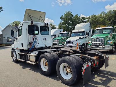 Used 2019 Freightliner Cascadia Detroit DD13 Semi Truck for sale #824593 - photo 2