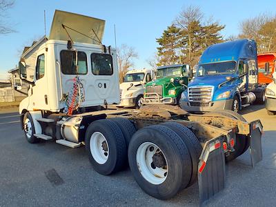 Used 2019 Freightliner Cascadia Detroit DD13 Semi Truck for sale #824615 - photo 2