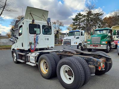 Used 2019 Freightliner Cascadia - photo 1