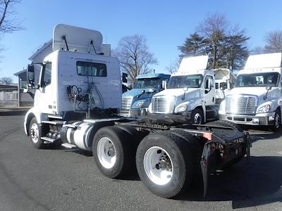 Used 2019 Volvo VNR Volvo D13 Semi Truck for sale #828227 - photo 2