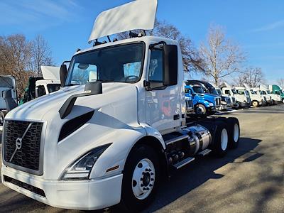Used 2019 Volvo VNR Volvo D13 Semi Truck for sale #828229 - photo 1