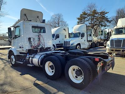 Used 2019 Volvo VNR Volvo D13 Semi Truck for sale #828229 - photo 2