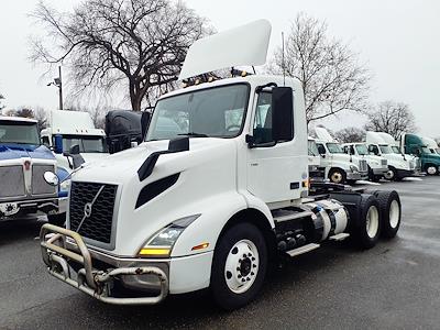Used 2019 Volvo VNR Volvo D13 Semi Truck for sale #828234 - photo 1
