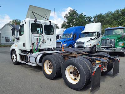 Used 2019 Freightliner Cascadia Cummins X15 Semi Truck for sale #861579 - photo 2