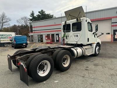 Used 2019 Freightliner Cascadia - photo 1