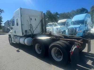 Used 2019 Freightliner Cascadia Cummins X15 Semi Truck with Sleeper Cab for sale #867509 - photo 2