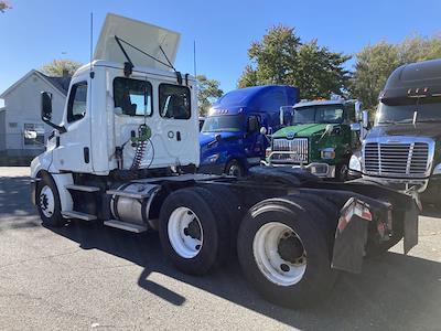 Used 2019 Freightliner Cascadia Detroit Diesel DD15 Semi Truck for sale #868167 - photo 2