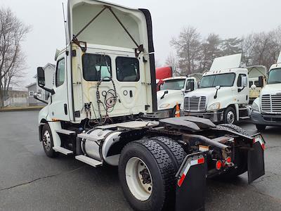 Used 2019 Freightliner Cascadia Detroit Diesel DD15 Semi Truck for sale #870419 - photo 2