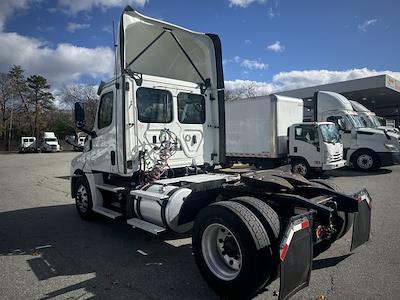 Used 2019 Freightliner Cascadia Detroit Diesel DD15 Semi Truck for sale #870420 - photo 2