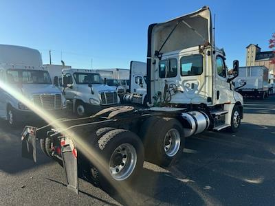 Used 2019 Freightliner Cascadia Detroit Diesel DD15 Semi Truck for sale #870443 - photo 2