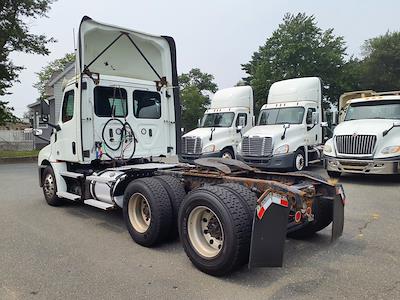 Used 2019 Freightliner Cascadia Detroit Diesel DD15 Semi Truck for sale #870446 - photo 2