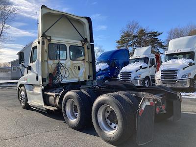 Used 2019 Freightliner Cascadia Cummins X15 Semi Truck for sale #873708 - photo 2