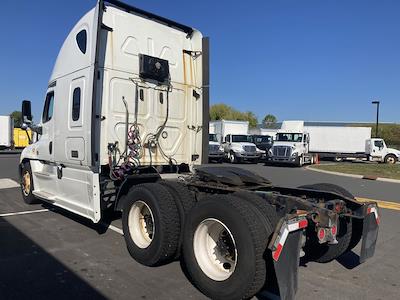 Used 2020 Freightliner Cascadia Detroit Diesel DD15 Semi Truck with Sleeper Cab for sale #875551 - photo 2