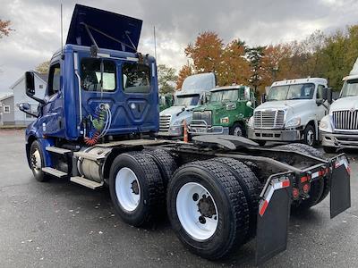 Used 2019 Freightliner Cascadia Detroit Diesel DD15 Semi Truck for sale #876605 - photo 2