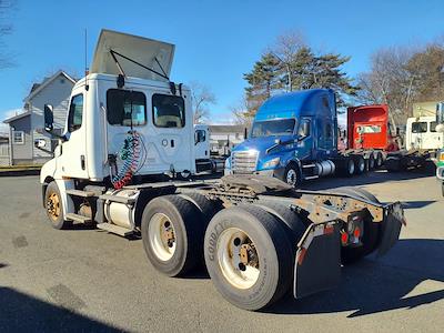 Used 2019 Freightliner Cascadia - photo 1