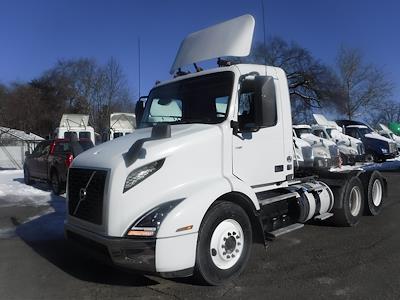 Used 2019 Volvo VNR Volvo D13 Semi Truck for sale #880570 - photo 1