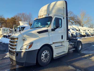 Used 2020 Freightliner Cascadia - photo 1