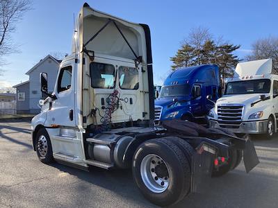 Used 2020 Freightliner Cascadia Detroit Diesel DD15 Semi Truck for sale #898113 - photo 2