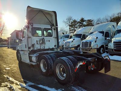 Used 2020 Freightliner Cascadia - photo 1