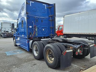 Used 2020 Freightliner Cascadia Cummins X15 Semi Truck with Sleeper Cab for sale #243333 - photo 2