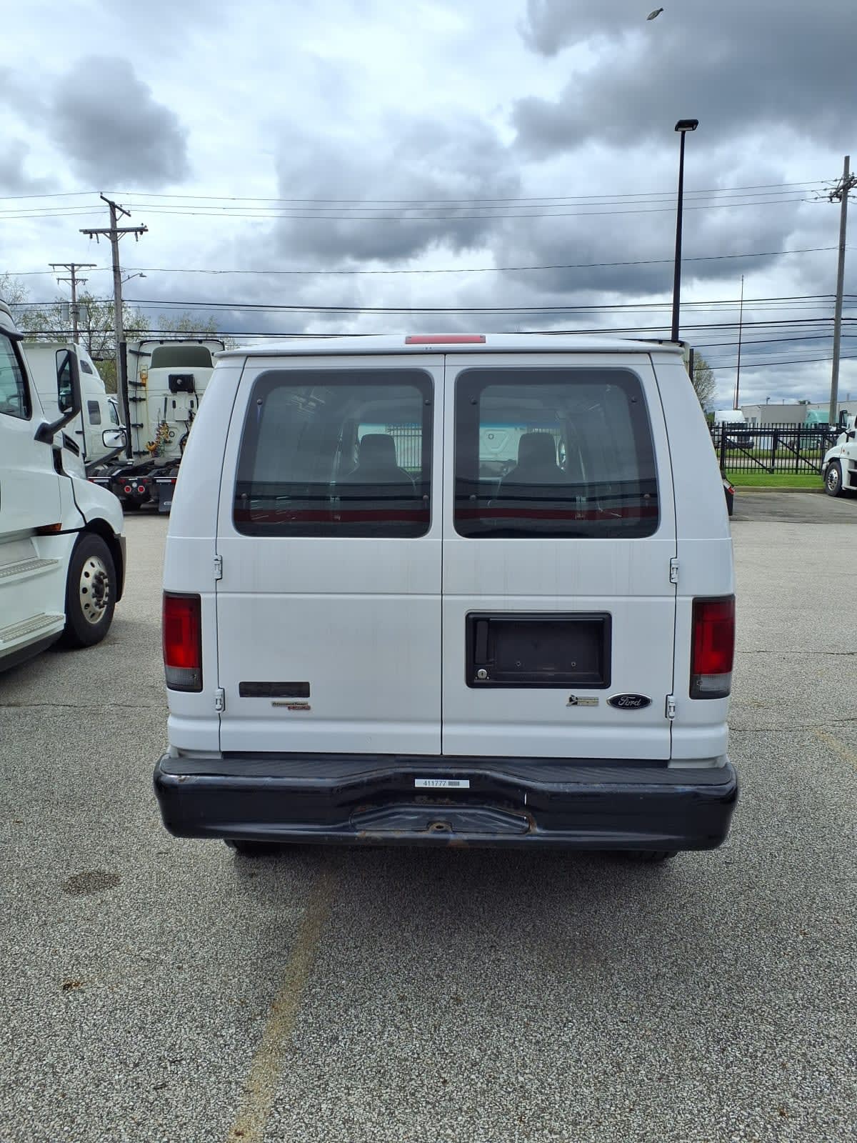 Used 2011 Ford E-350 - photo 7
