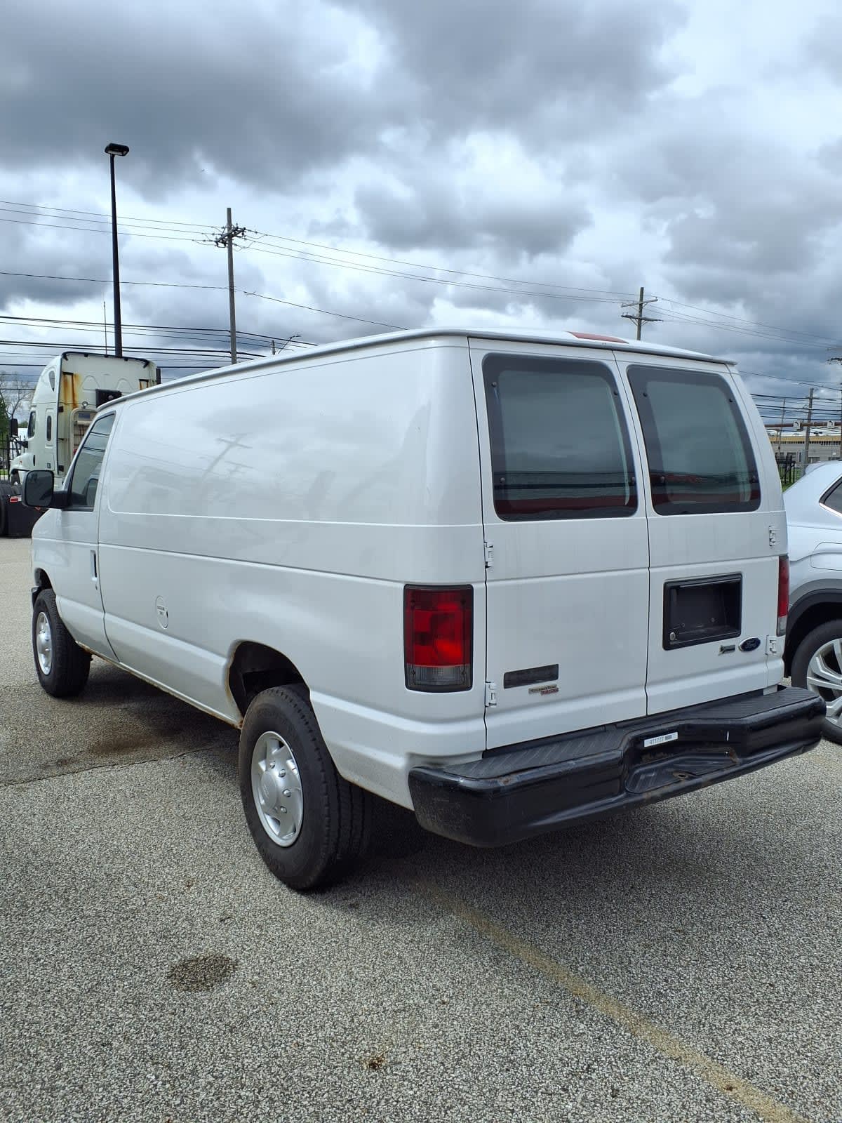 Used 2011 Ford E-350 - photo 8