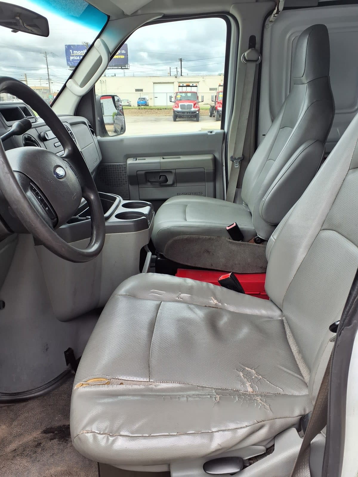 Used 2011 Ford E-350 - photo 9