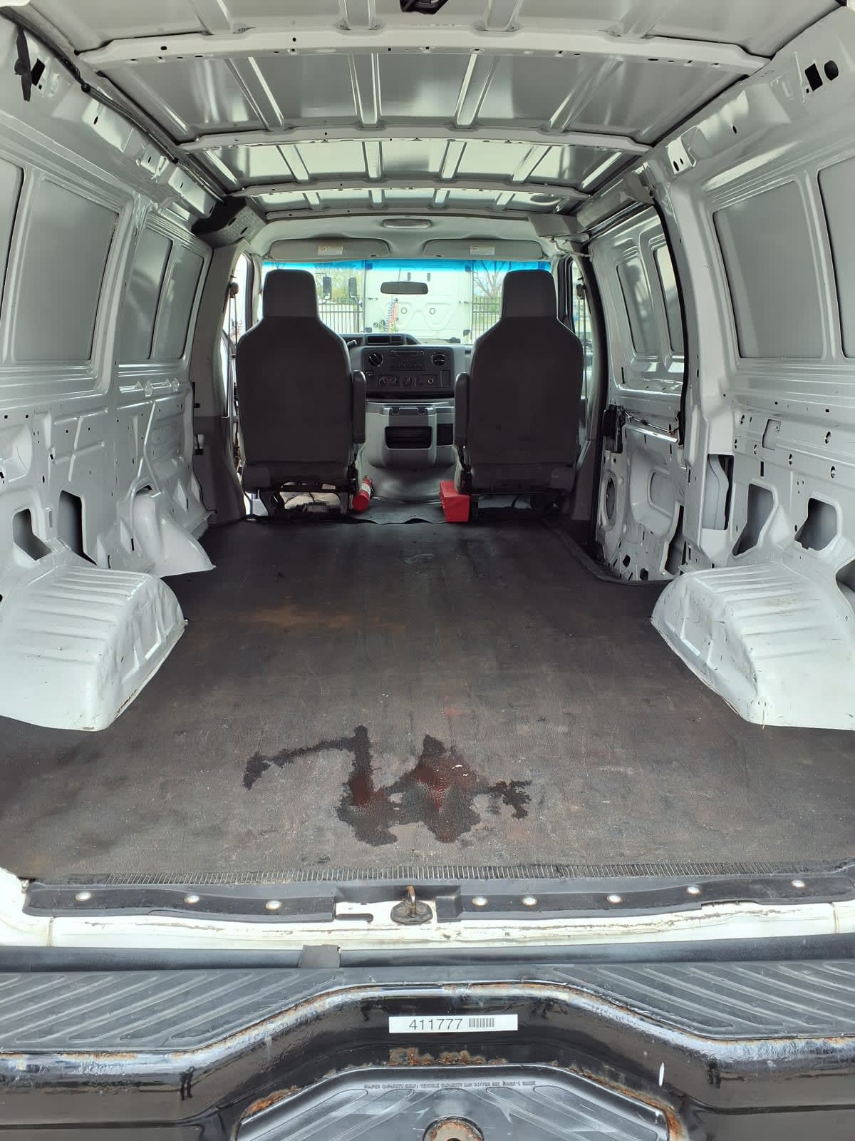 Used 2011 Ford E-350 - photo 10