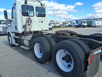 Used 2019 Freightliner Cascadia Detroit DD13 Semi Truck for sale #812944 - photo 2