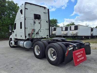 Used 2020 Freightliner Cascadia Detroit Diesel DD15 Semi Truck with Sleeper Cab for sale #245717 - photo 2