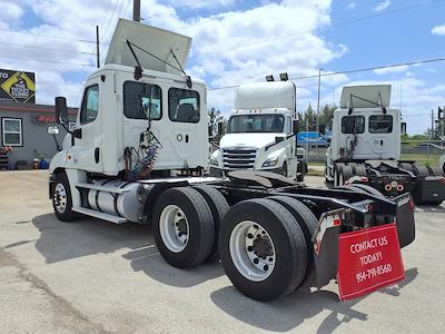 Used 2019 Freightliner Cascadia Cummins X15 Semi Truck for sale #803675 - photo 2