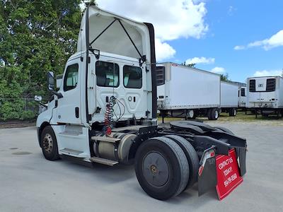 Used 2020 Freightliner Cascadia Detroit DD13 Semi Truck for sale #879084 - photo 2