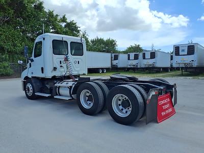 Used 2020 Freightliner Cascadia Detroit DD13 Semi Truck for sale #884076 - photo 2