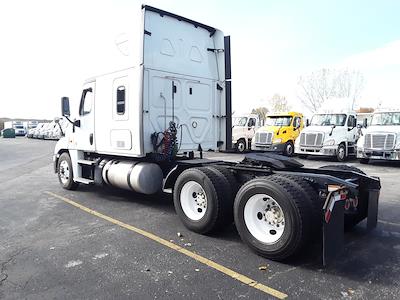 Used 2020 Freightliner Cascadia Detroit Diesel DD15 Semi Truck with Sleeper Cab for sale #894684 - photo 2