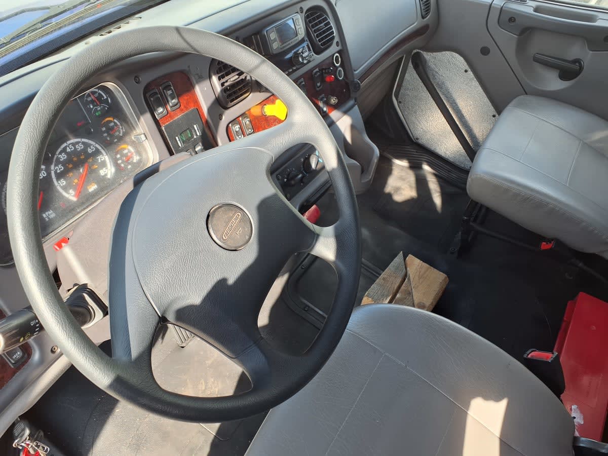 Used 2020 Freightliner M2 106 - photo 9