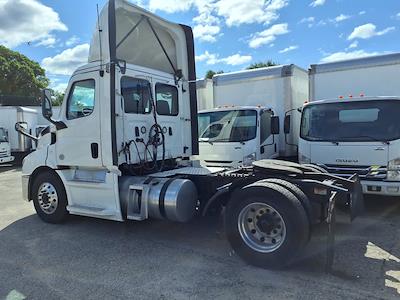 Used 2020 Freightliner Cascadia Detroit DD13 Semi Truck for sale #270291 - photo 2