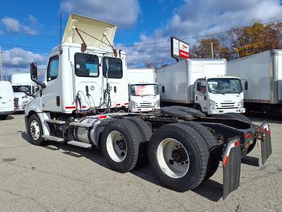 Used 2019 Freightliner Cascadia Detroit DD13 Semi Truck for sale #585757 - photo 2