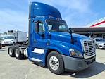 Used 2017 Freightliner Cascadia Cummins ISX Semi Truck for sale #665596 - photo 4