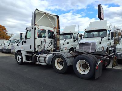 Used 2017 Freightliner Cascadia Cummins ISX Semi Truck for sale #675165 - photo 2