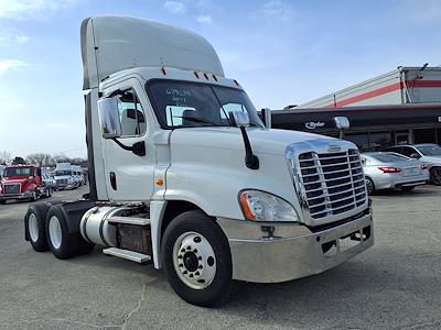 Used 2017 Freightliner Cascadia Detroit Diesel DD15 Semi Truck for sale #679698 - photo 1