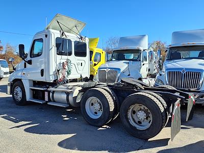 Used 2018 Freightliner Cascadia Detroit DD13 Semi Truck for sale #744620 - photo 2