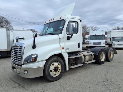 Used 2018 Freightliner Cascadia Detroit Diesel DD15 Semi Truck for sale #780843 - photo 1