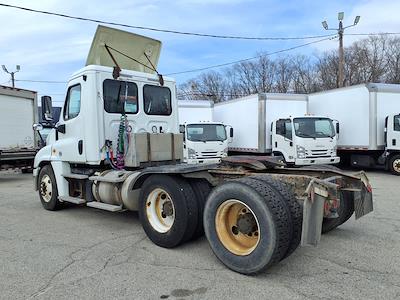 Used 2018 Freightliner Cascadia Detroit Diesel DD15 Semi Truck for sale #780843 - photo 2