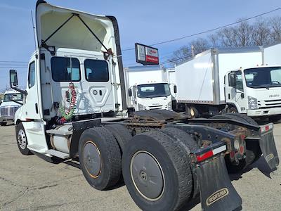 Used 2019 Freightliner Cascadia Detroit Diesel DD15 Semi Truck for sale #792009 - photo 2
