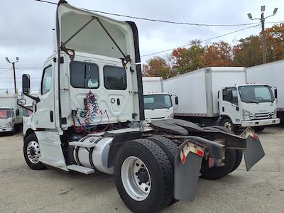 Used 2019 Freightliner Cascadia Detroit DD13 Semi Truck for sale #809500 - photo 2