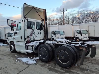 Used 2019 Freightliner Cascadia Detroit Diesel DD15 Semi Truck for sale #875427 - photo 2