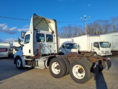 Used 2019 Freightliner Cascadia Detroit Diesel DD15 Semi Truck for sale #876545 - photo 2